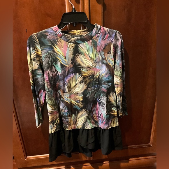 NWT Karen Kane Colorful Feather Print Women's Top Size XSmall - Picture 1 of 9